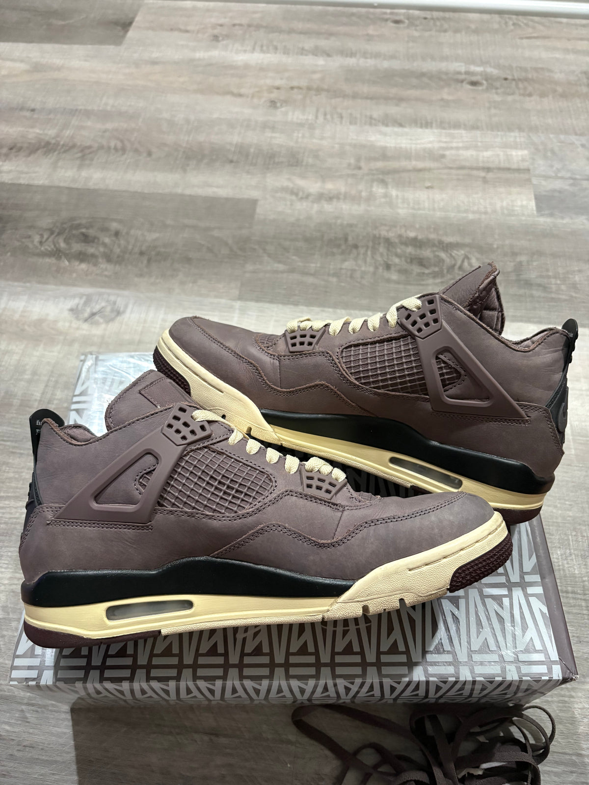 Jordan 4 Retro SP A Ma Maniére Violet Ore