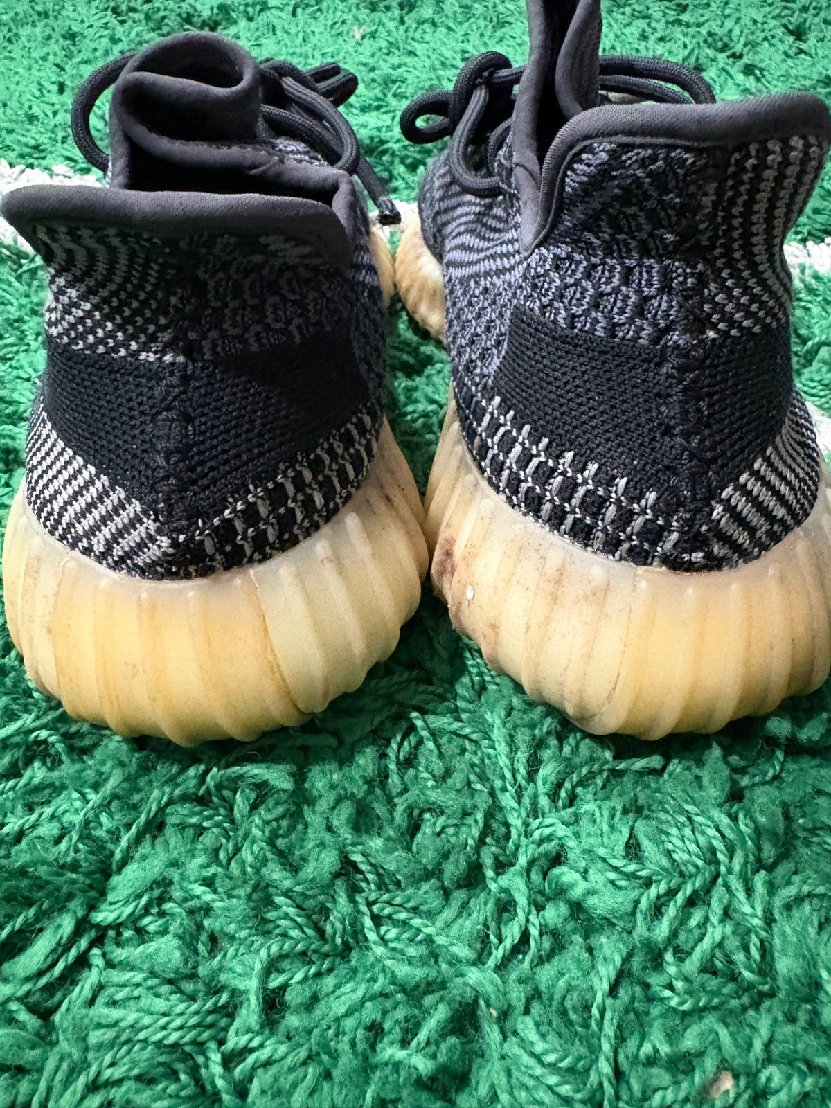 adidas Yeezy Boost 350 V2 Carbon