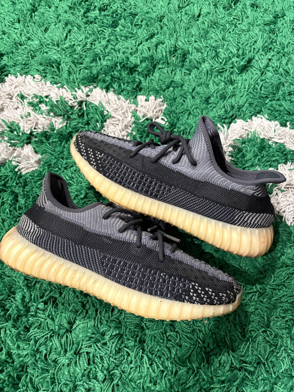 adidas Yeezy Boost 350 V2 Carbon