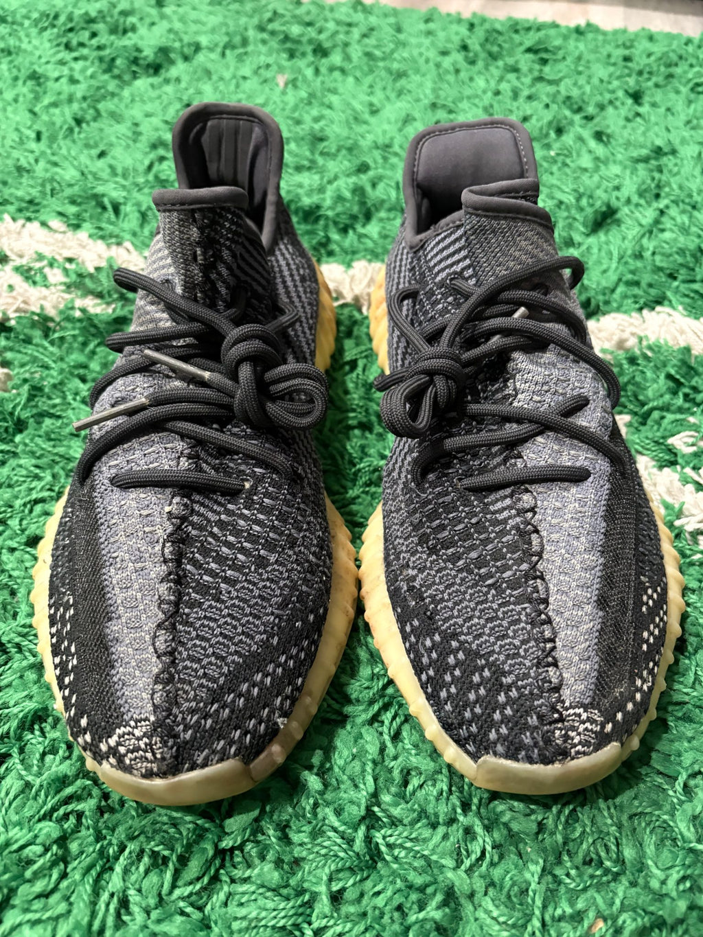 adidas Yeezy Boost 350 V2 Carbon