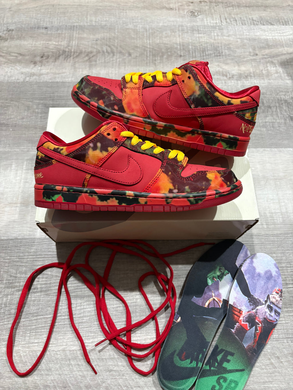 Nike SB Dunk Low The Wizard of Oz Poppy Field