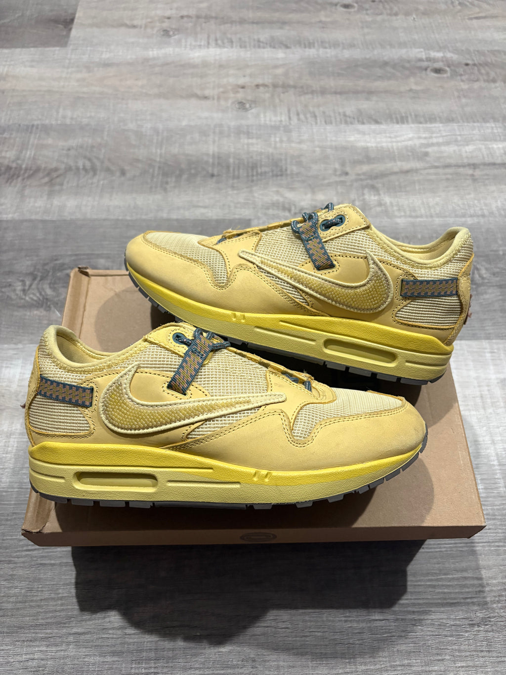 Nike Air Max 1 Travis Scott Cactus Jack Saturn Gold