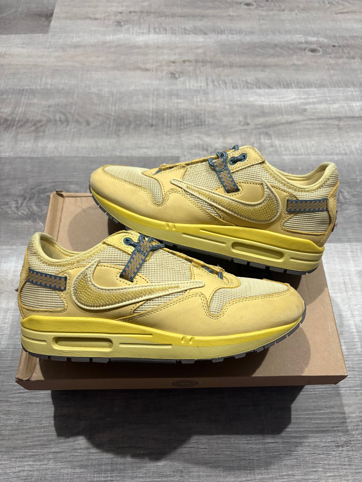 Nike Air Max 1 Travis Scott Cactus Jack Saturn Gold