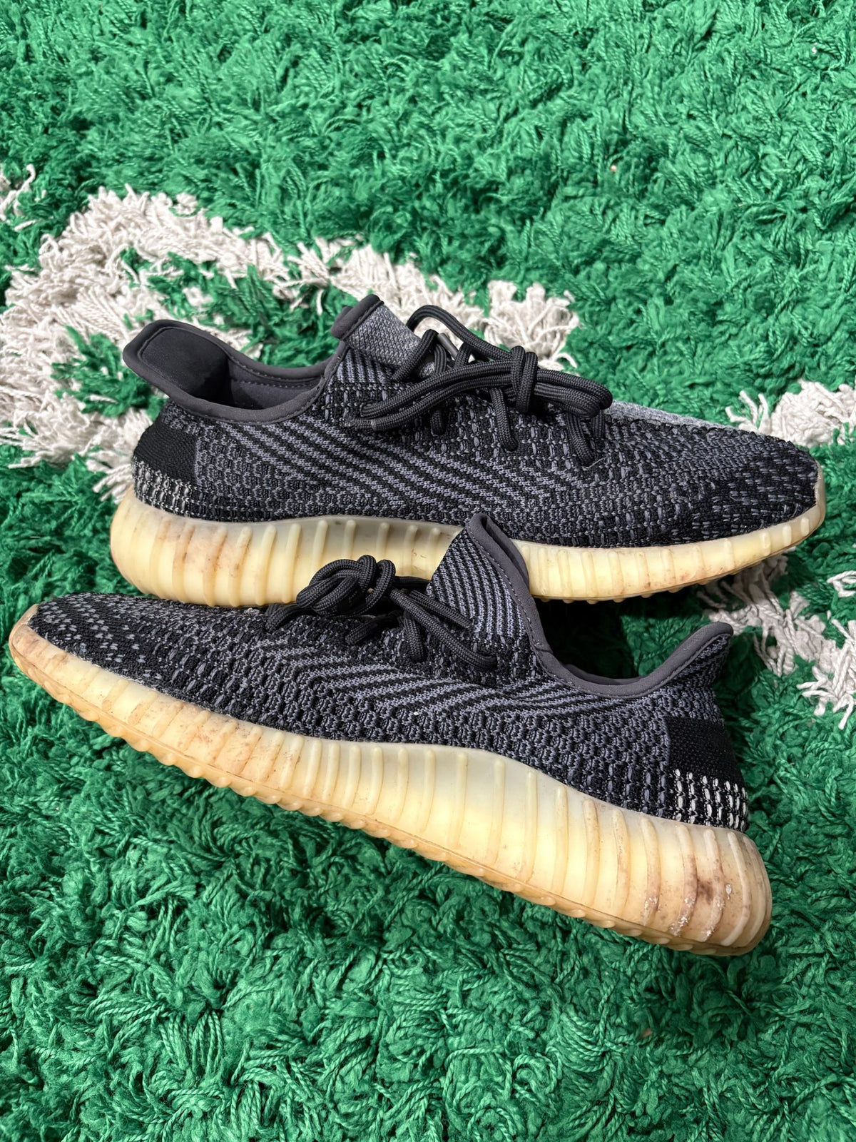 adidas Yeezy Boost 350 V2 Carbon