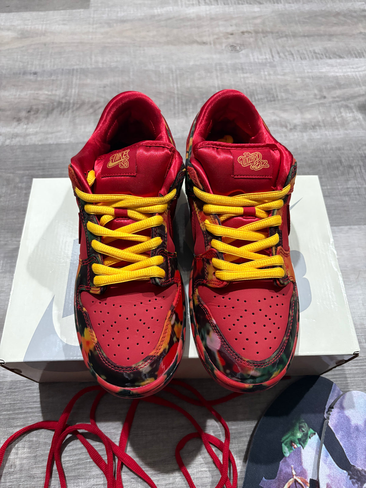 Nike SB Dunk Low The Wizard of Oz Poppy Field