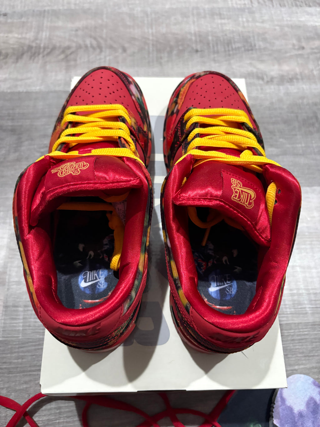 Nike SB Dunk Low The Wizard of Oz Poppy Field