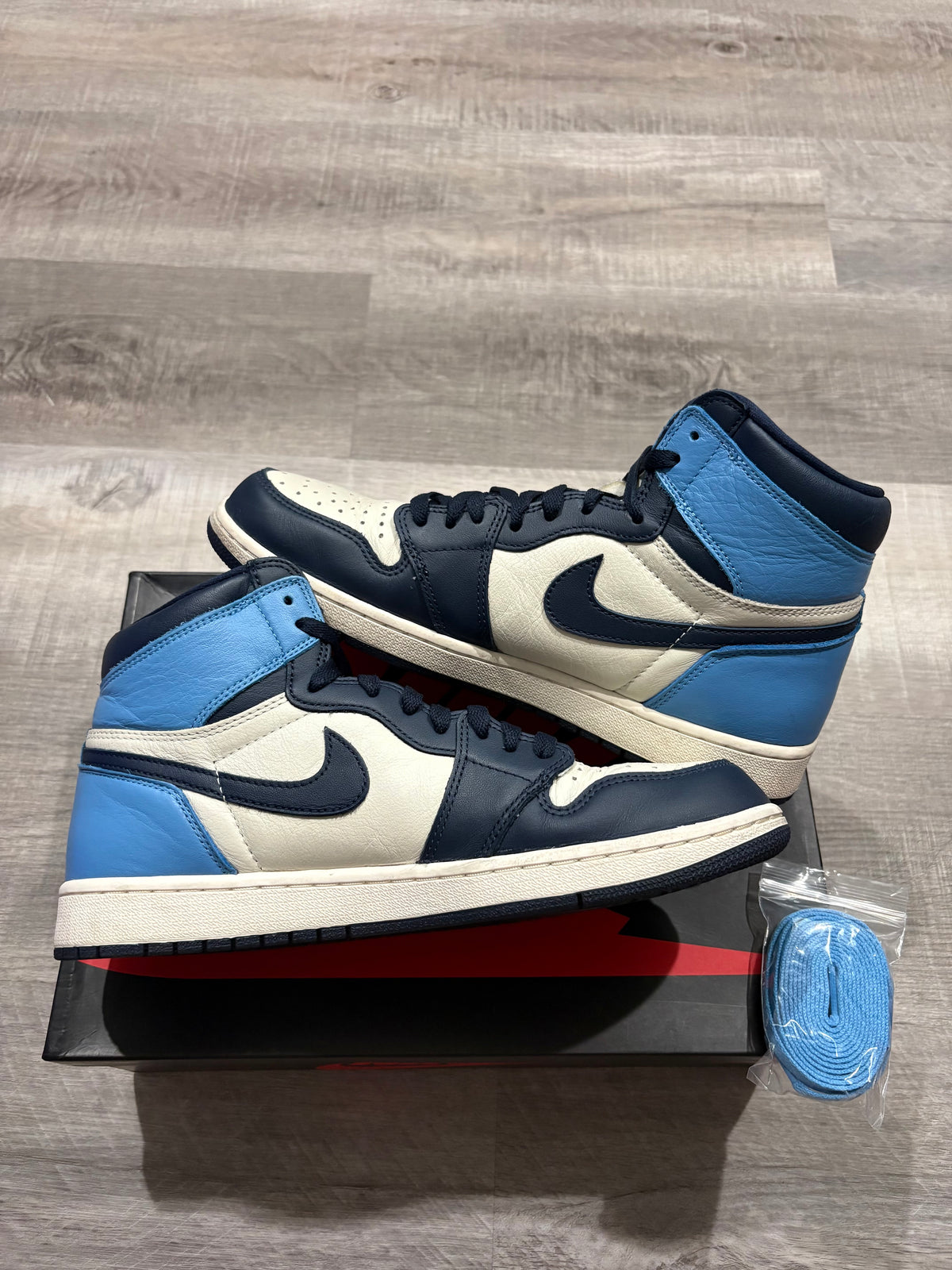 Jordan 1 Retro High Obsidian