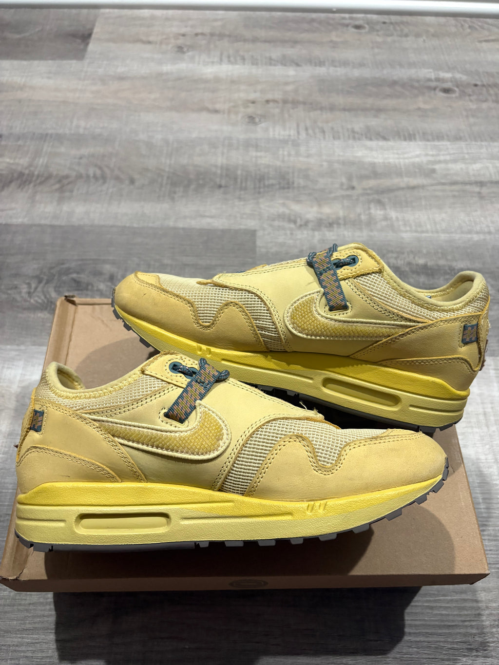 Nike Air Max 1 Travis Scott Cactus Jack Saturn Gold